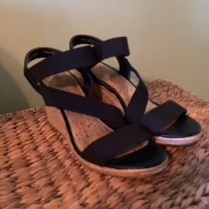 Merona black strappy wedges